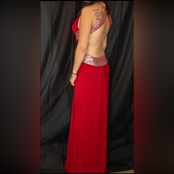 The perfect red dress for prom - Picture 3 of 3